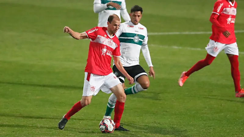 Com um a mais em campo, CRB arranca empate com Coritiba em pleno Couto Pereira: 1 a 1