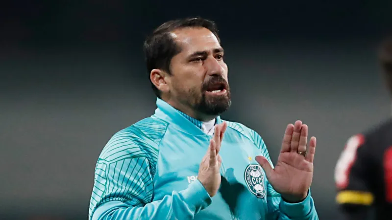 Com um a mais em campo, CRB arranca empate com Coritiba em pleno Couto Pereira: 1 a 1