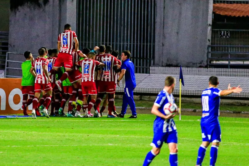 Mesmo jogando bem 2º no tempo, CSA sofreu na bola área e perdeu para o Timbu