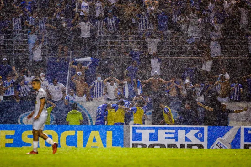 Com gol polêmico nos acréscimos, CSA vence a Ponte de virada e se aproxima do G-4: 2 a 1