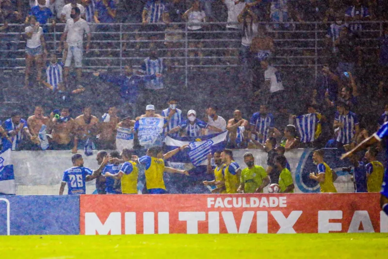 Com gol polêmico nos acréscimos, CSA vence a Ponte de virada e se aproxima do G-4: 2 a 1
