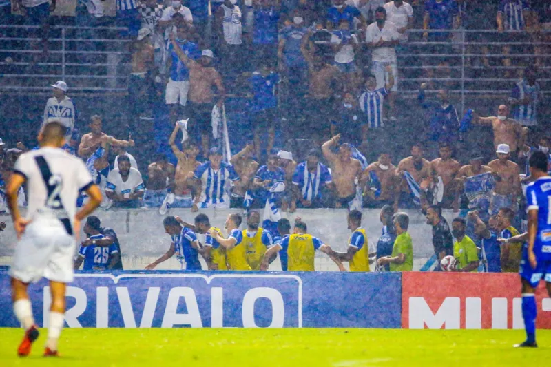 Com gol polêmico nos acréscimos, CSA vence a Ponte de virada e se aproxima do G-4: 2 a 1