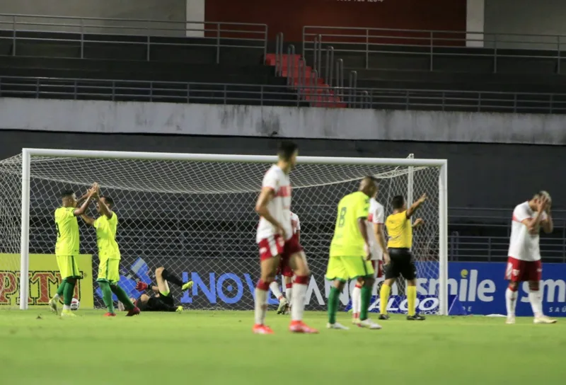 Gol contra de Alan Uchoa deixou tudo igual no Rei Pelé