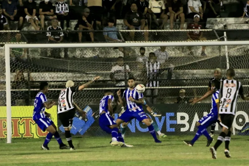Foguete no gol do Júnior Viçosa