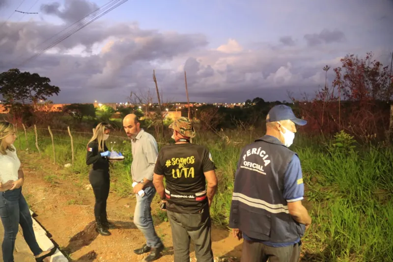 Delegado Gustavo Xavier contou que o cadáver deve está no local há pelo menos 10 dias