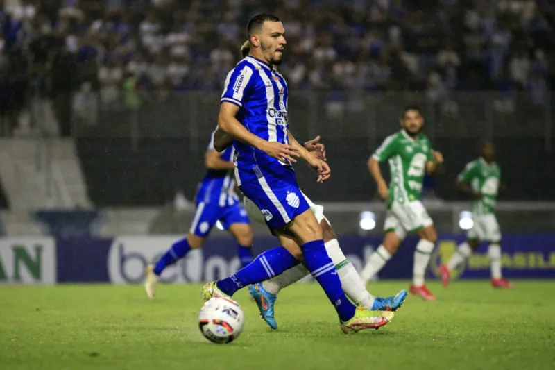 Lance do primeiro minuto de jogo