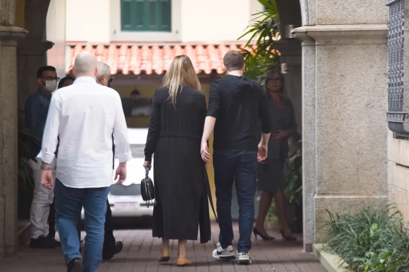 Amigos dão o último adeus a Jô Soares