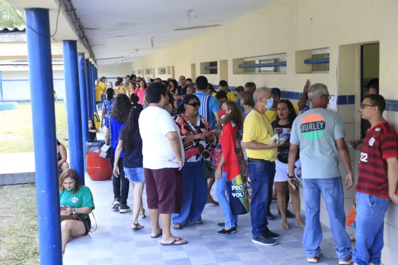 Eleitores alagoanos deram os primeiros votos a partir das 8h, seguindo até as 17h
