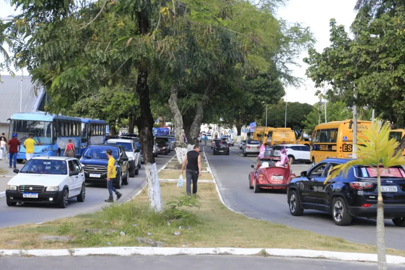 Eleitores alagoanos deram os primeiros votos a partir das 8h, seguindo até as 17h