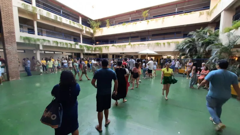 Eleitores alagoanos deram os primeiros votos a partir das 8h, seguindo até as 17h