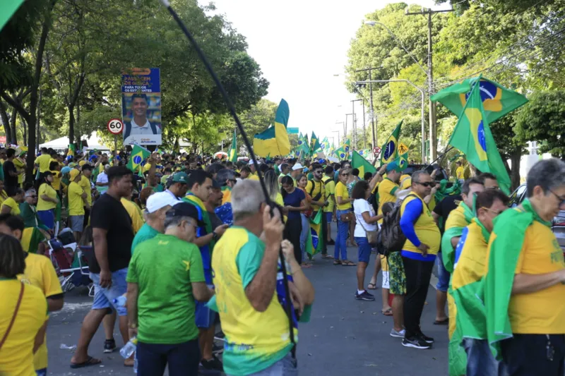 Manifestações acontecem na Avenida Fernandes Lima