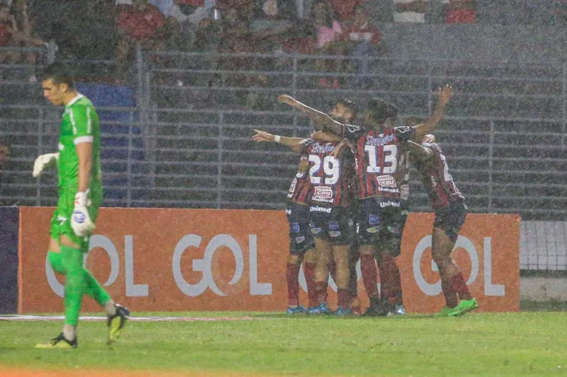 Na despedida da temporada 2022, mas tranquilo na tabela da Série B, CRB perde para o Bahia: 2 a 1