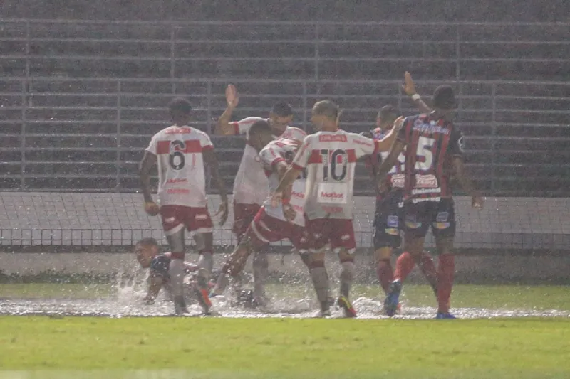 Na despedida da temporada 2022, mas tranquilo na tabela da Série B, CRB perde para o Bahia: 2 a 1