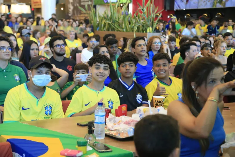 Maceioenses vestiram verde e amarelo para torcer pelo Brasil
