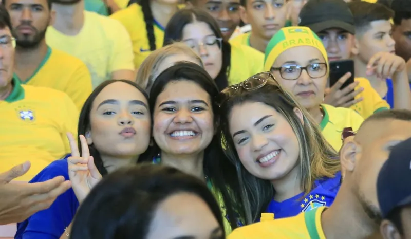 Maceioenses vestiram verde e amarelo para torcer pelo Brasil