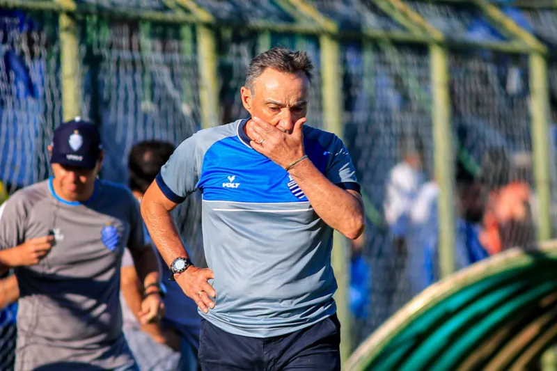 Técnico Roberto Fonseca não encontrou a equipe ideal