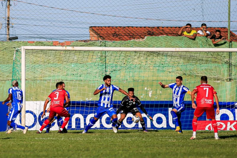 Primeiro tempo teve poucas oportunidades