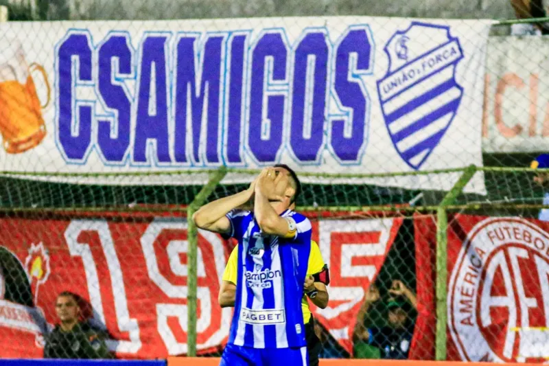Xandão desperdiçou cobrança que poderia dar classificação ao CSA