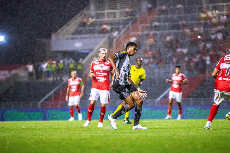 Galo ainda não conseguiu vencer em casa nesta Série B