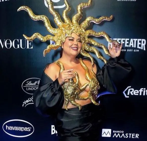 Fabiana Karla usando FAWKES LAB no Baile da Vogue.