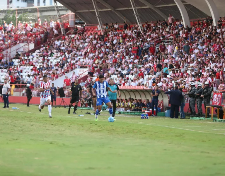 Nos Aflitos, CSA empata com o Náutico e ganha uma posição: 0 a 0