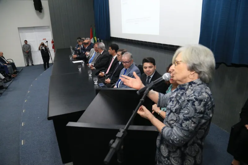 Lançamento de livro em homenagem a Fernando Tourinho reúne autoridades
