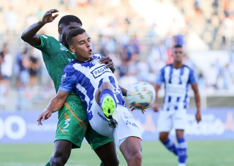 Partida começou disputada no Rei Pelé