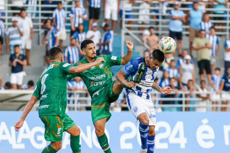 Em estreia pelo Alagoano, CSA vence Coruripe com gol polêmico: 1x0