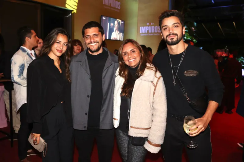 Yanna Lavigne, Bruno Gissoni, Ana Sang e Felipe Simas