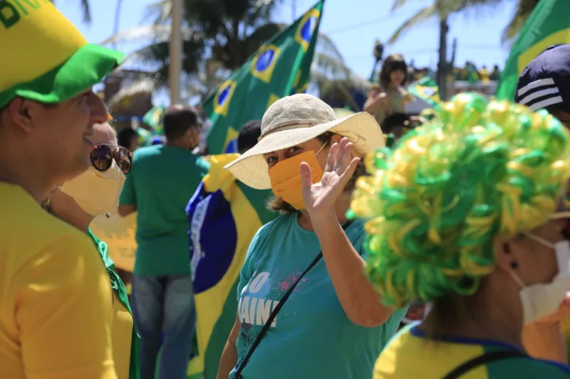 Ato a favor de Bolsonaro reúne multidão na orla marítima de Maceió