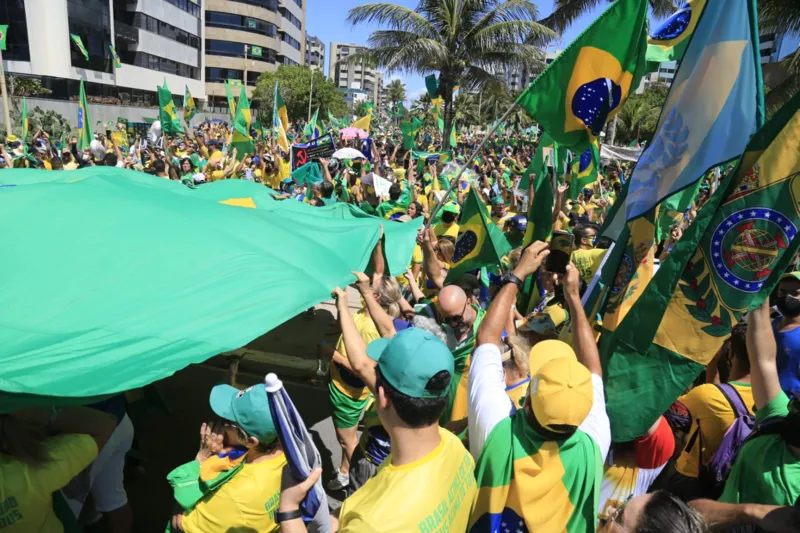 Ato a favor de Bolsonaro reúne multidão na orla marítima de Maceió