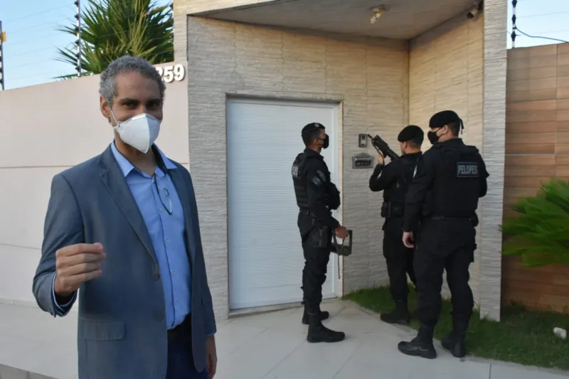 Foram apreendidos alguns bens, visando a um futuro ressarcimento ao erário
