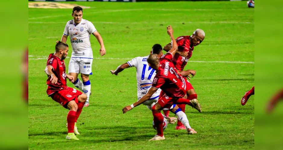 Imagem ilustrativa da imagem Com gol de pênalti de Diego Torres, CRB vence o CSA pela Série B: 1 a 0