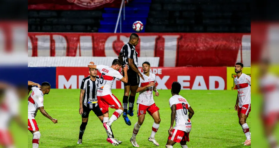 Imagem ilustrativa da imagem CRB vence Botafogo de virada, no Rei Pelé, e chega ao G-4 da Série B: 2 a 1