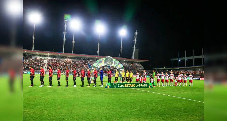 Equipes fizeram o encontro de campeões estaduais no Estádio Rei Pelé