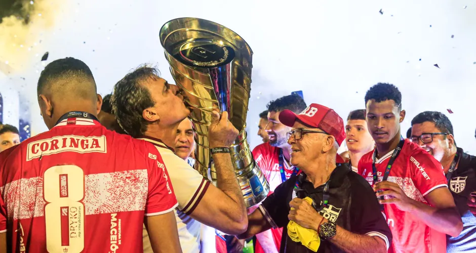 CRB é o atual campeão do Campeonato Alagoano e acumula 32 troféus