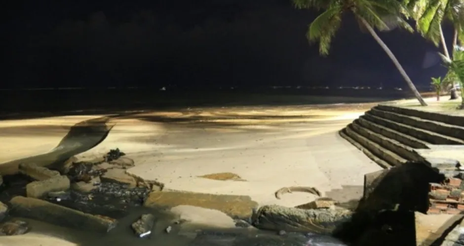 Imagem ilustrativa da imagem Após chuva, mancha escura volta a aparecer em praias da capital alagoana
