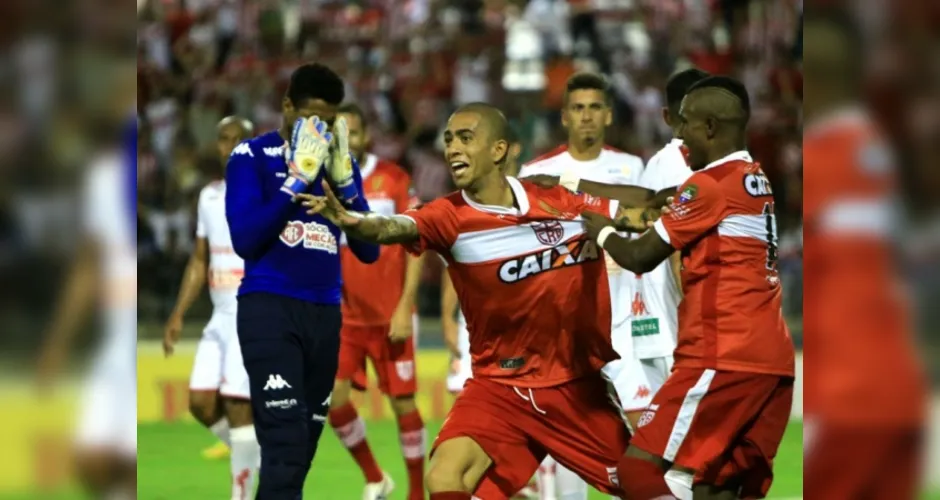 Imagem ilustrativa da imagem Neto Baiano desencanta e CRB derrota o América de Natal pela Copa do Nordeste