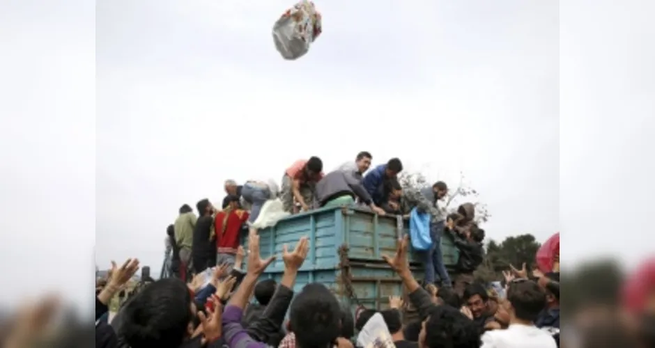 Imagem ilustrativa da imagem Grécia evacua campo de migrantes na fronteira com a Macedônia