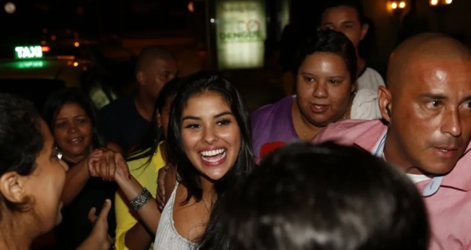 Imagem ilustrativa da imagem Munik deixa festa de ex-BBBs para comemorar vitória com Ana Paula