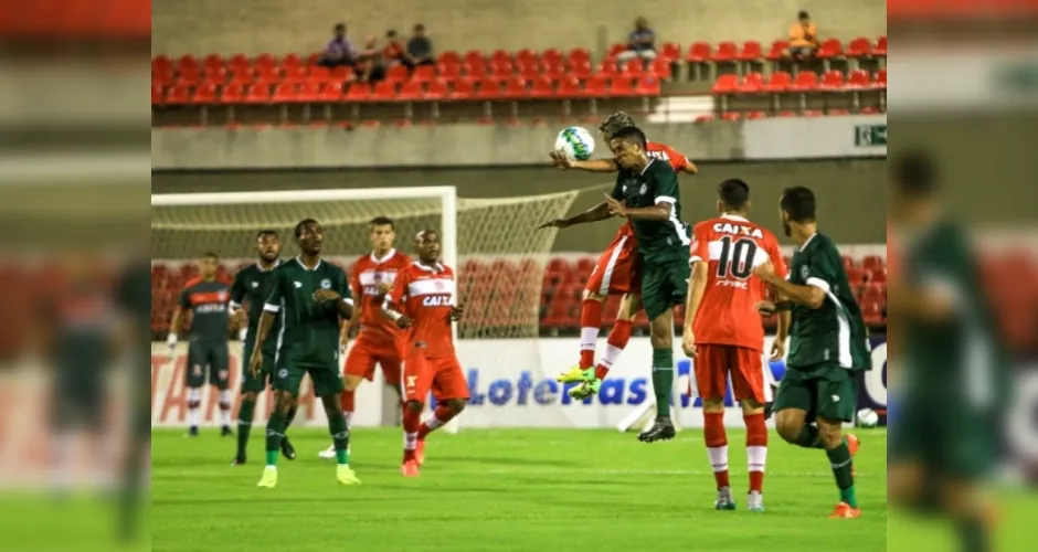 Imagem ilustrativa da imagem Apesar de pressão, CRB vence o Goiás por 2 a 1 e retorna ao G4 da Série B