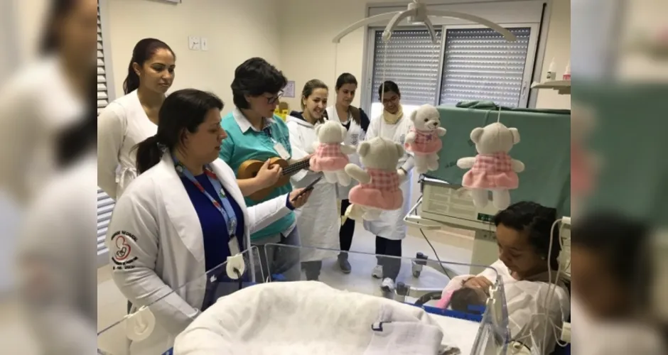 Imagem ilustrativa da imagem Médica de Botucatu canta para bebês e muda rotina em UTI neonatal
