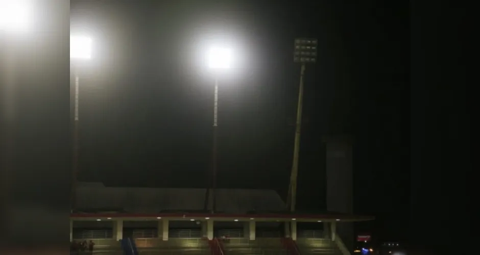 Imagem ilustrativa da imagem Estádio Rei Pelé ganha novo sistema de iluminação