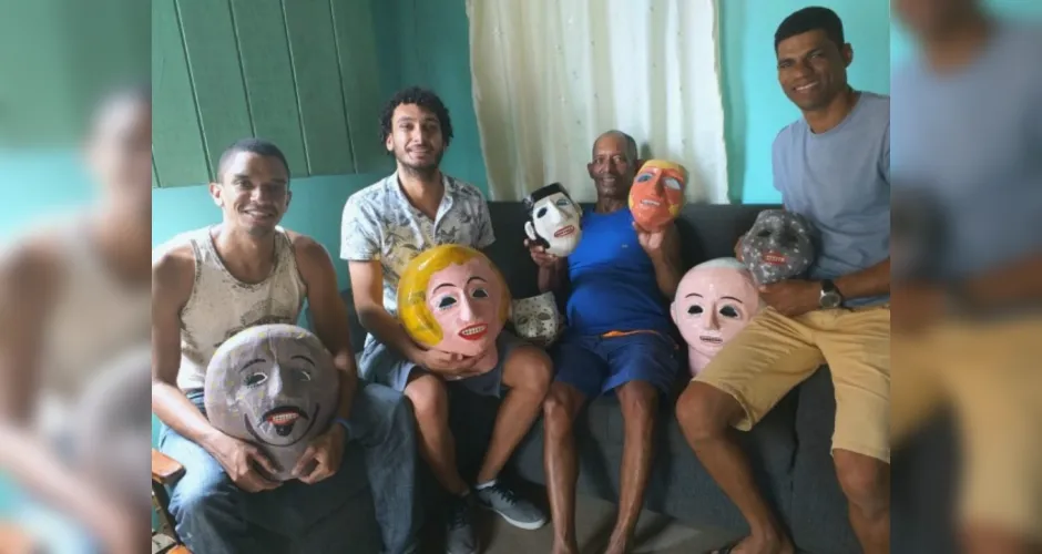 Imagem ilustrativa da imagem Bloco dos bobos: jovens de Tatuamunha se juntam para resgatar tradição da região