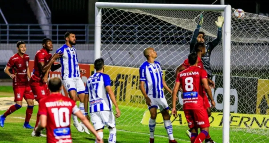 Imagem ilustrativa da imagem Com 3 gols de Paulo Sérgio e um de Andrigo, CSA goleia Paraná, no Rei Pelé: 4x0