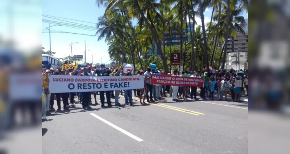 Imagem ilustrativa da imagem Apoiadores de Barbosa protestam contra intervenção dos Calheiros em Arapiraca