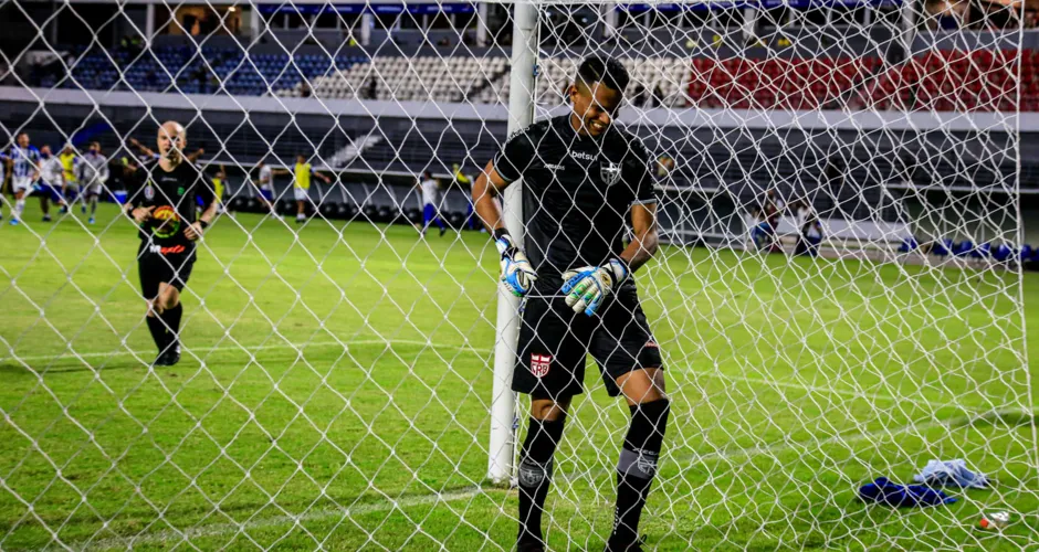 Diogo Silva lamenta título perdido. Em maio, CRB caiu nos penaltis para o rival