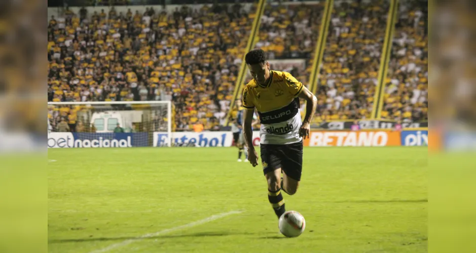 Marquinhos Gabriel foi o grande destaque do segundo tempo, com dois gols