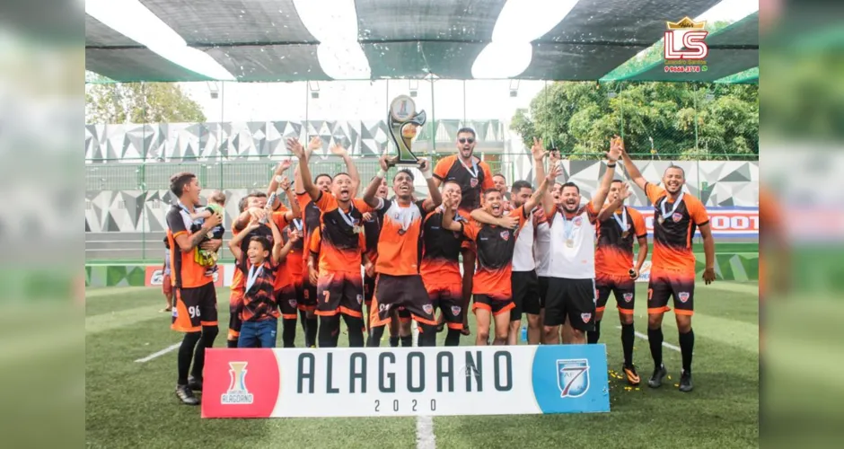 Jogadores dos Bancários comemorando o título do Campeonato Alagoano da Terceira Divisão 2020