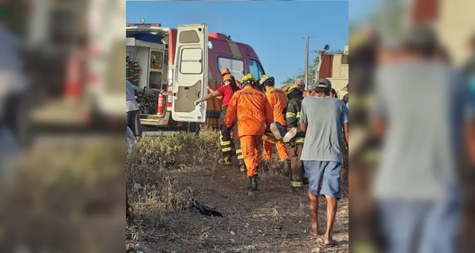 Capotamento deixa 4 pessoas presas às ferragens em rodovia em Canapi